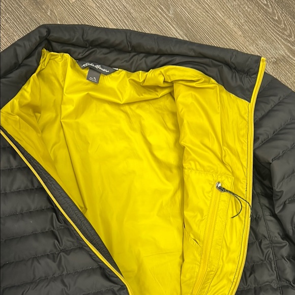 Eddie Bauer Men's Black Puffer Jacket - Picture 3 of 3